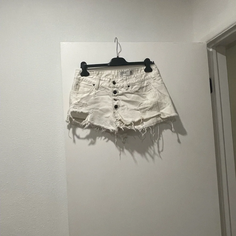 Abercrombie & Fitch Cream Jean Shorts‎